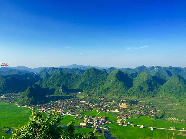 vallée de Bac son Nord du Vietnam à moto
