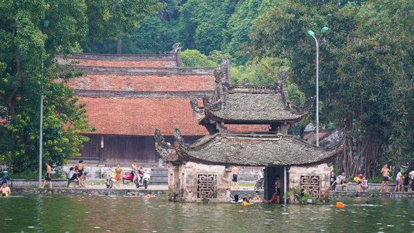 Pagode du Maitre/ Vietnam Exploration