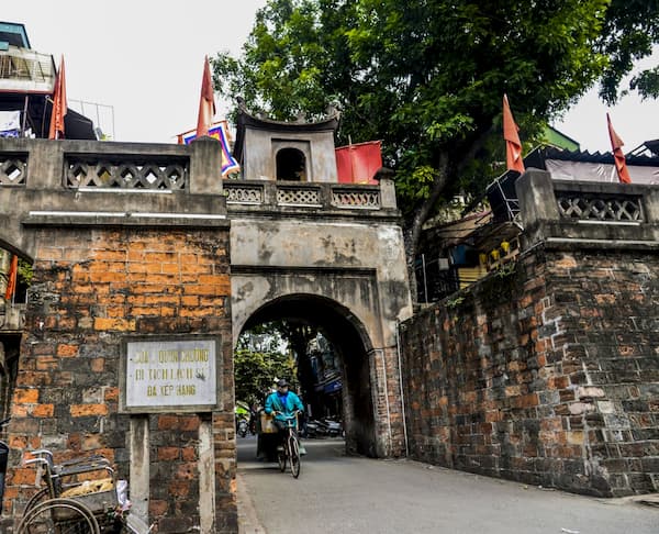 Voyage Vietnam - Anciens quartiers Hanoi - Porte O Quan Chuong