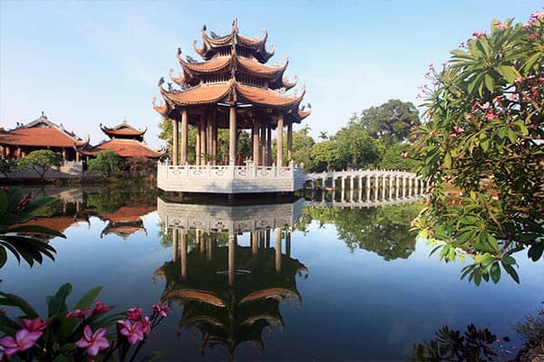 Surroundings of Hanoi - Northern Vietnam - Nom pagoda